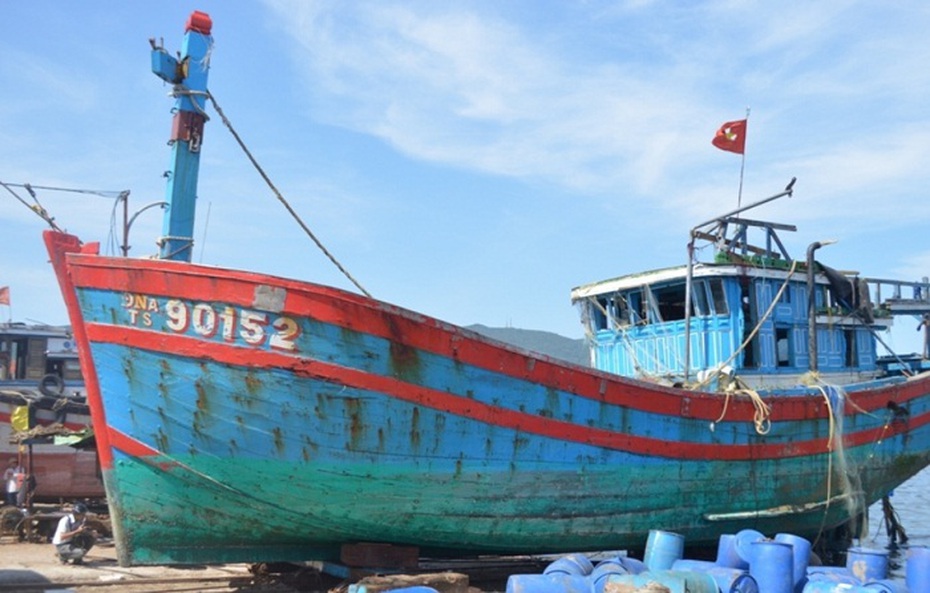 Đà Nẵng: Đưa tàu cá ĐNa-90152 TS từng bị đâm chìm vào khu trưng bày