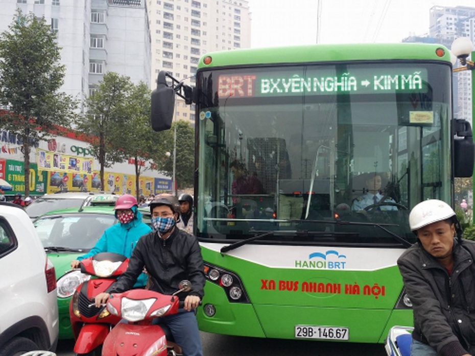 Hành khách có vé tháng buýt thường được dùng đi BRT Yên Nghĩa-Kim Mã