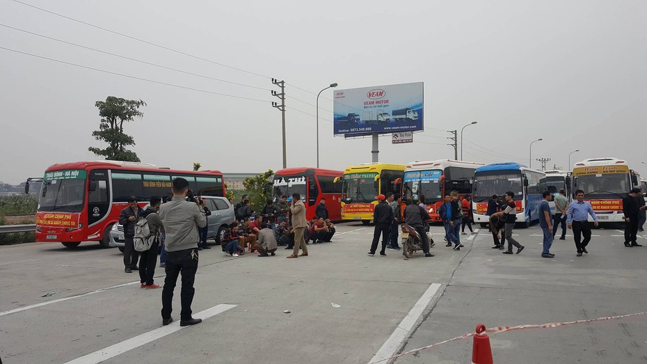 Sau điều chuyển tuyến: DN kêu khó vì xe dù, Hà Nội quyết dẹp bến cóc