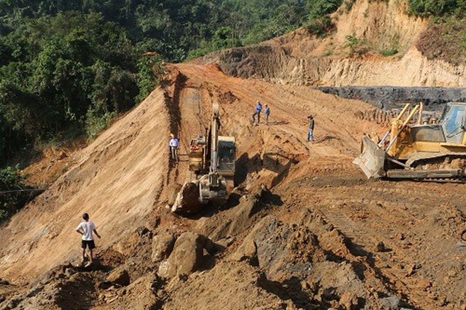 Tỉnh Nghệ An đề nghị công an điều tra vụ vỡ đập chứa chất thải