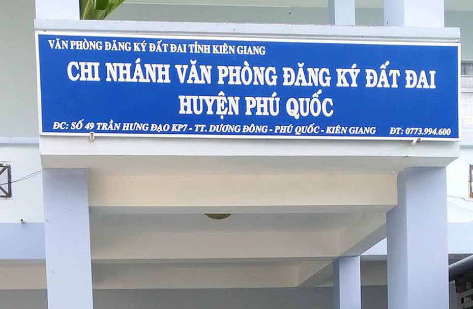 Kế toán tham ô, tiếp viên buôn lậu vàng: Bao nhiêu là ‘đủ’?