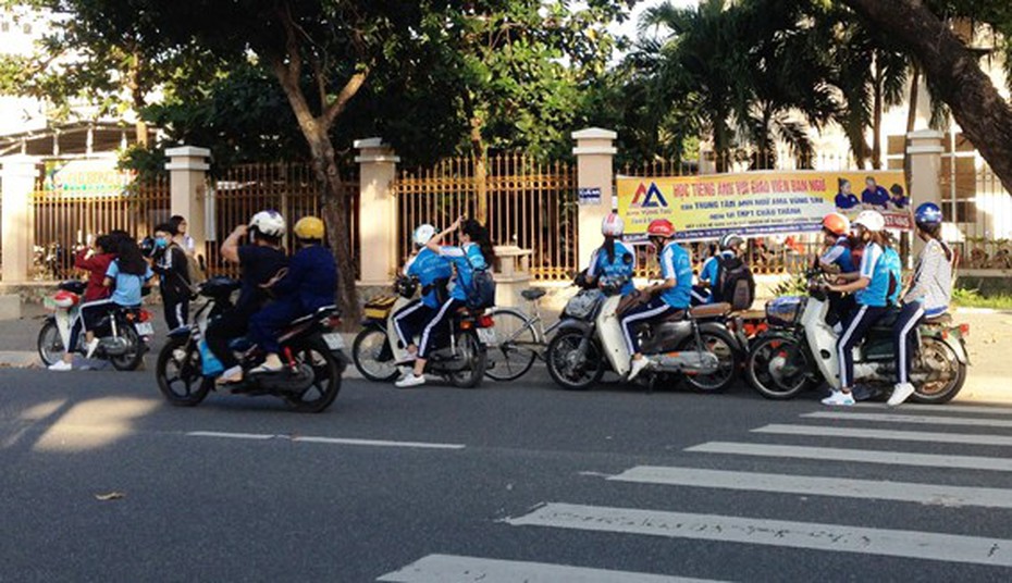 Dừng, đỗ xe dưới lòng đường có bị xử phạt?