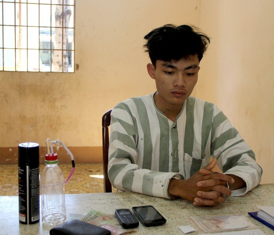 Bắt quả tang 9x bán ma túy cho con nghiện