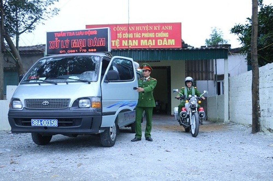 Lập chốt chống mại dâm giữa chốn ‘lầu xanh’ phố núi