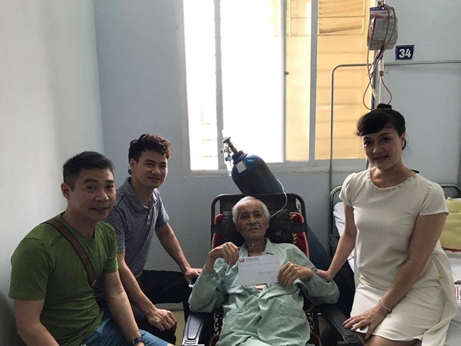 Diễn viên Duy Thanh xúc động khi Công Lý và Xuân Bắc đến thăm bệnh