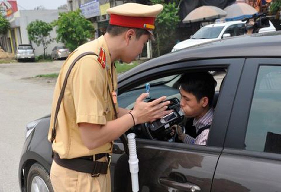 Lái ô tô uống rượu bia bị phạt bao nhiêu tiền?