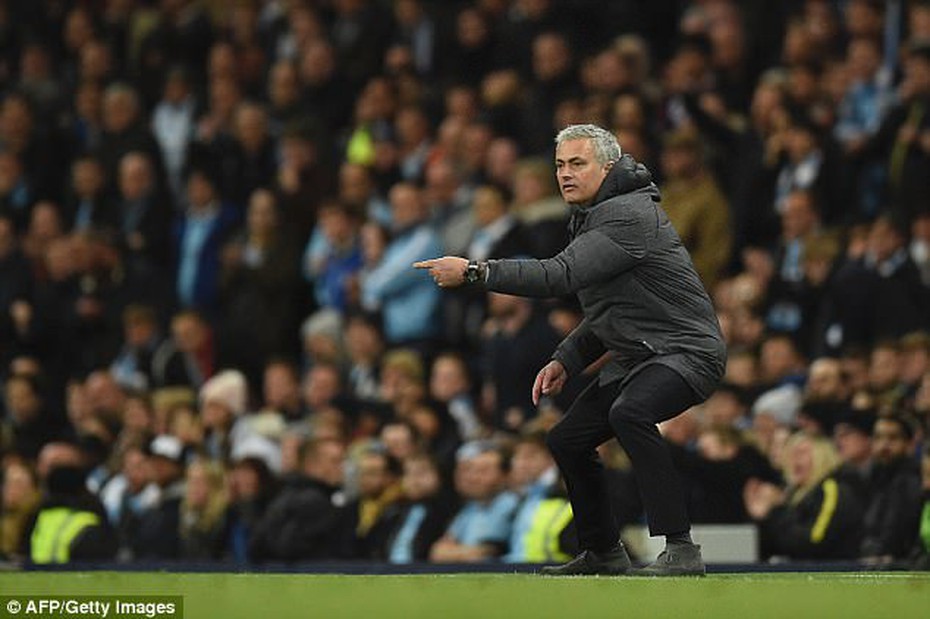 Tin HOT chiều 28/4: Mourinho khen… Aguero, Pep bênh… Fellaini