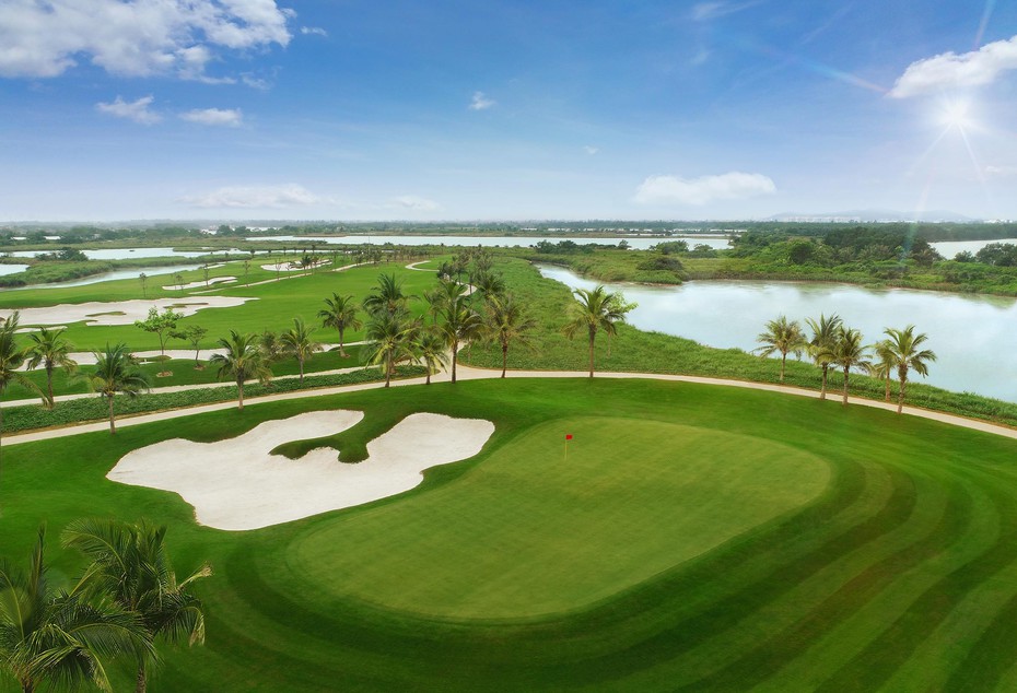Vingroup khai trương sân golf trên đảo lớn nhất miền Bắc