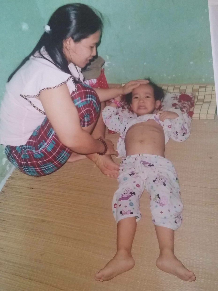 Bé gái 3 tuổi mắc ung thư dạ dày cần 'phép màu' vượt qua số phận