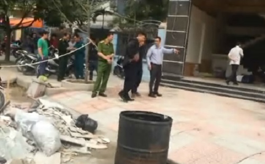 Clip: Hiện trường vụ bảo vệ tử vong vì nắp thùng phi văng vào người