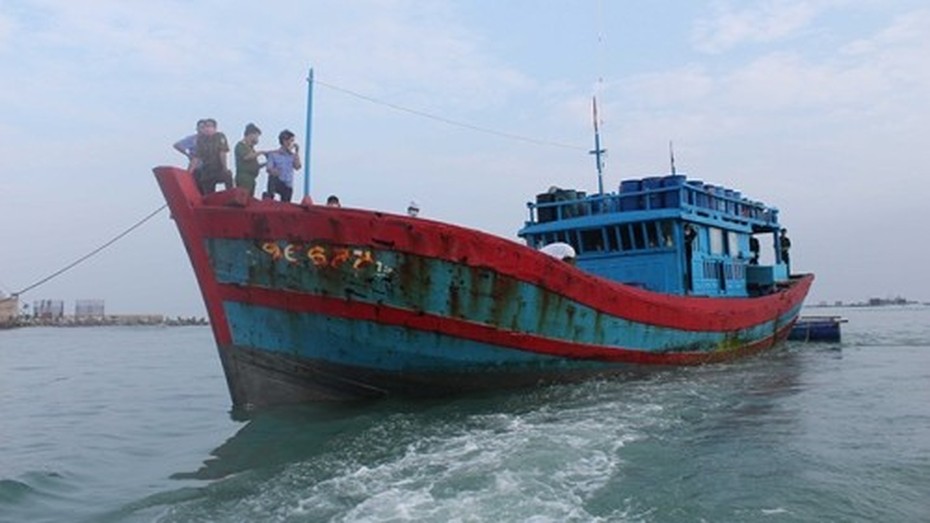 Quảng Ngãi: Tàu cá của ngư dân bị tàu lạ xả súng, 1 người tử vong