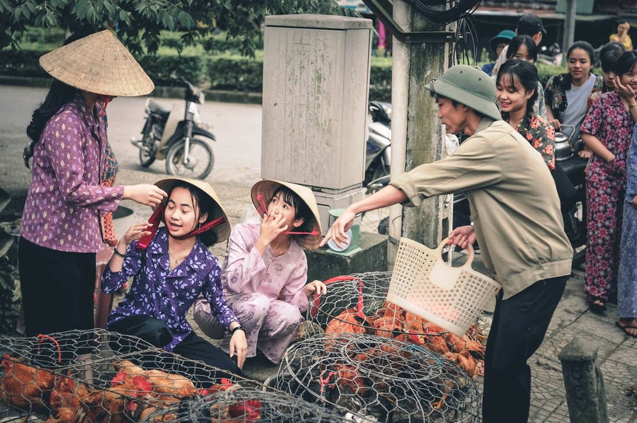 Sống lại thời bao cấp trong bộ kỷ yếu của học sinh miền núi