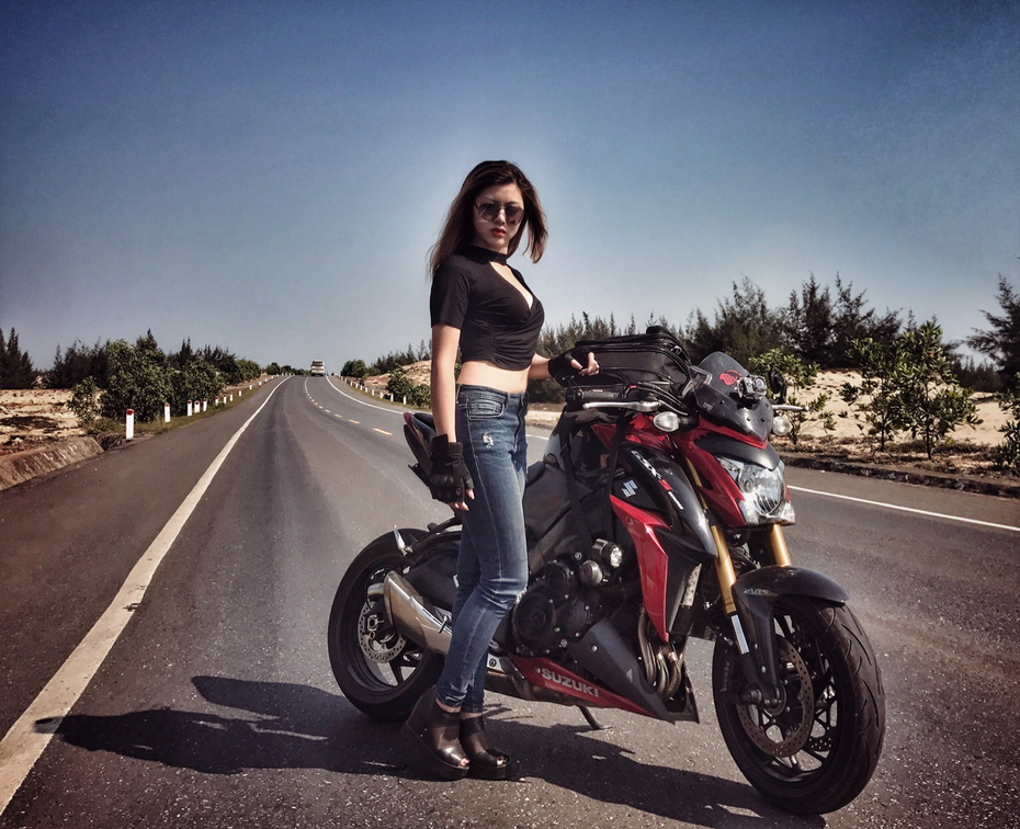 Ngắm nữ biker Thu ‘Gạch' nóng bỏng bên Suzuki GSX-S1000