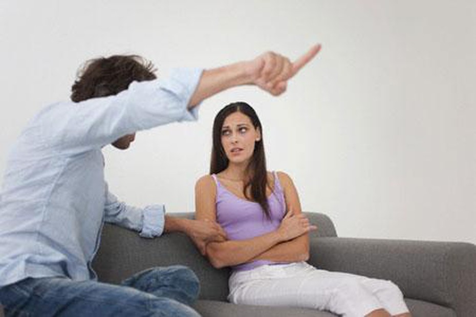 Bị chồng 'đánh như cơm bữa' tôi có nên ly hôn?