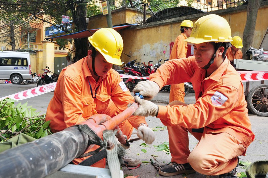 EVN HANOI đảm bảo an toàn điện trong mùa mưa bão