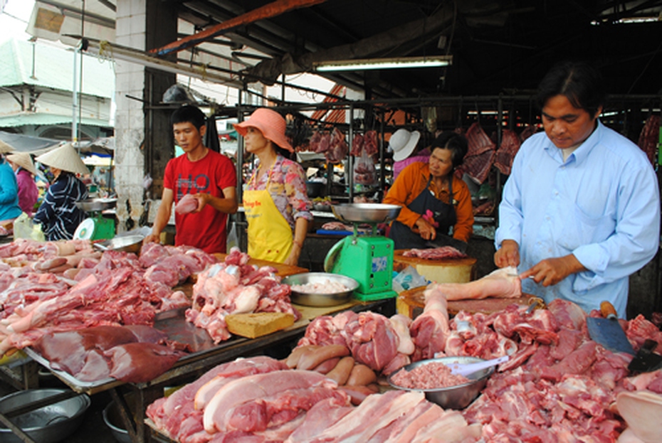 Bộ Tài chính yêu cầu tăng cường bình ổn thị trường thịt lợn