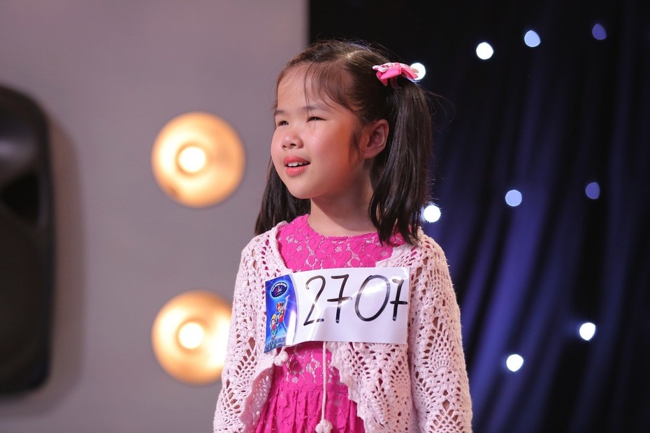 Cô bé khiếm thị hát về mẹ gây xúc động tại Vietnam Idol Kids