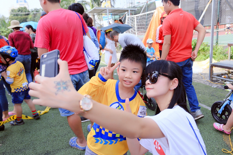 Con trai siêu mẫu Hạ Vy hào hứng tham gia chương trình 'Cua-rơ nhí'