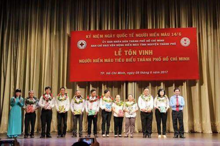 Tôn vinh 752 cá nhân hiến máu tình nguyện, có người hiến máu 80 lần