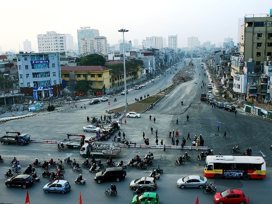 HN làm đường ‘đắt nhất hành tinh’: Có việc móc nối, 'thổi' giá đất?