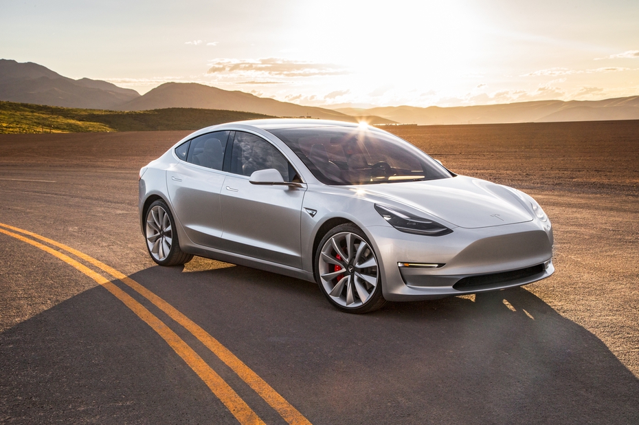 Người đầu tiên sở hữu Tesla Model 3 là ai?