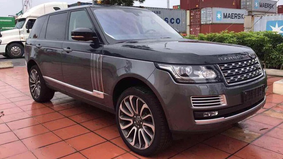 Range Rover SVAutobiography Hybrid đầu tiên được đưa về nước