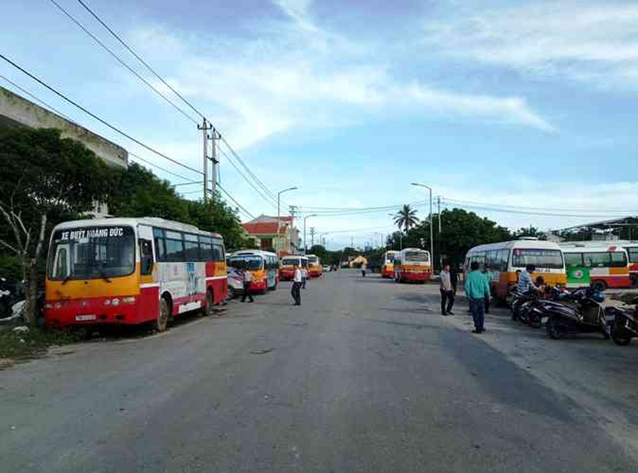 Hàng chục tài xế chặn xe bao vây công ty đòi nợ… lương