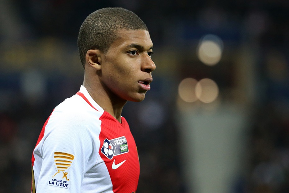 Mbappe giá 180 triệu euro: Con số 'ảo' thời bão giá