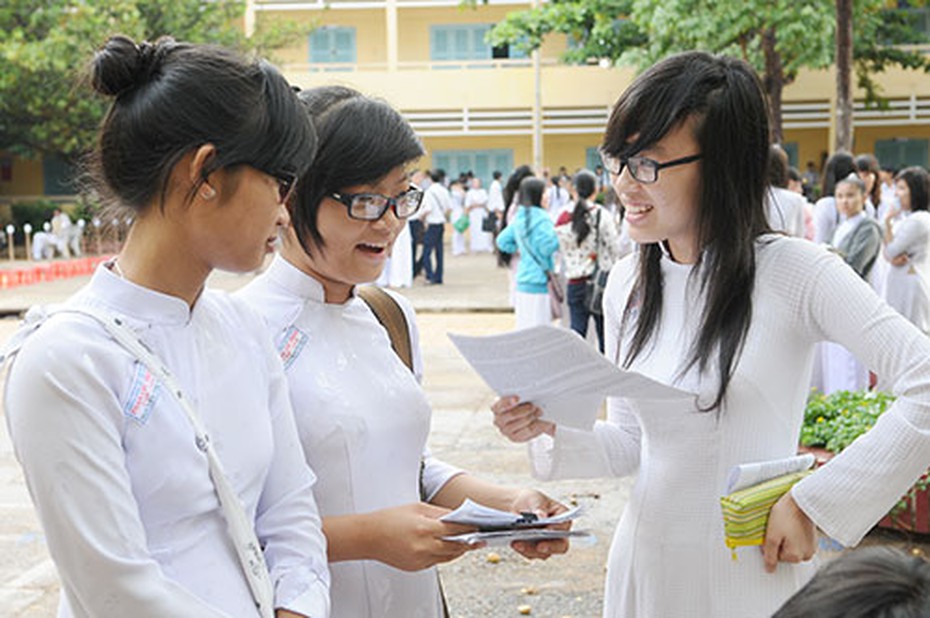 ‘Mưa’ điểm 10: Kỳ thi thiếu nghiêm túc hay ‘ma trận’ đề quá dễ?