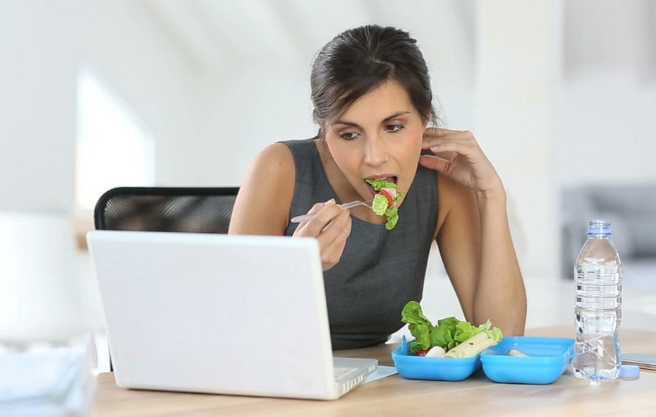 Mẹo ăn uống lành mạnh ở công sở