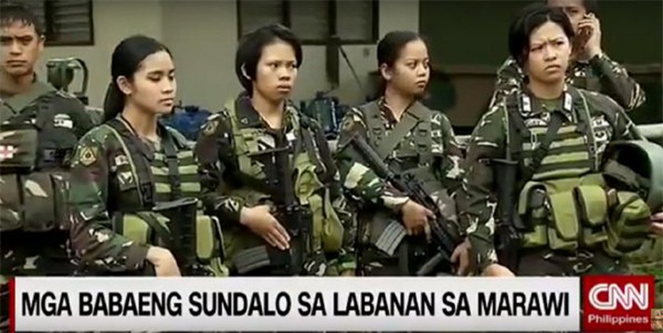Những bóng hồng xông pha trận mạc diệt trừ khủng bố ở Philippines