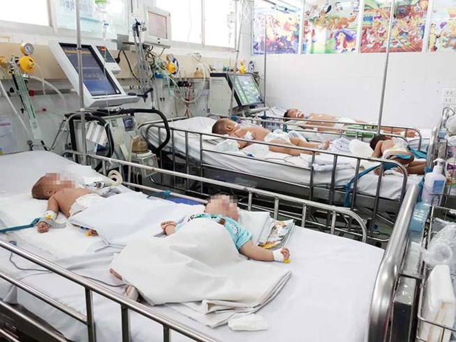 Không tiêm vắc xin, cha mẹ đặt con vào 'cửa tử'