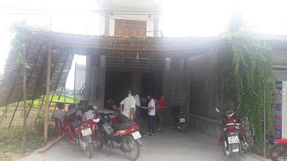 Nước mắt người vợ nhận hung tin chồng tử nạn trên eo biển Trung Quốc