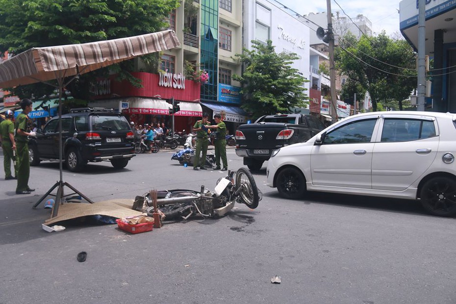 Đà Nẵng: Ô tô 'điên' đâm liên hoàn, 3 người thương vong