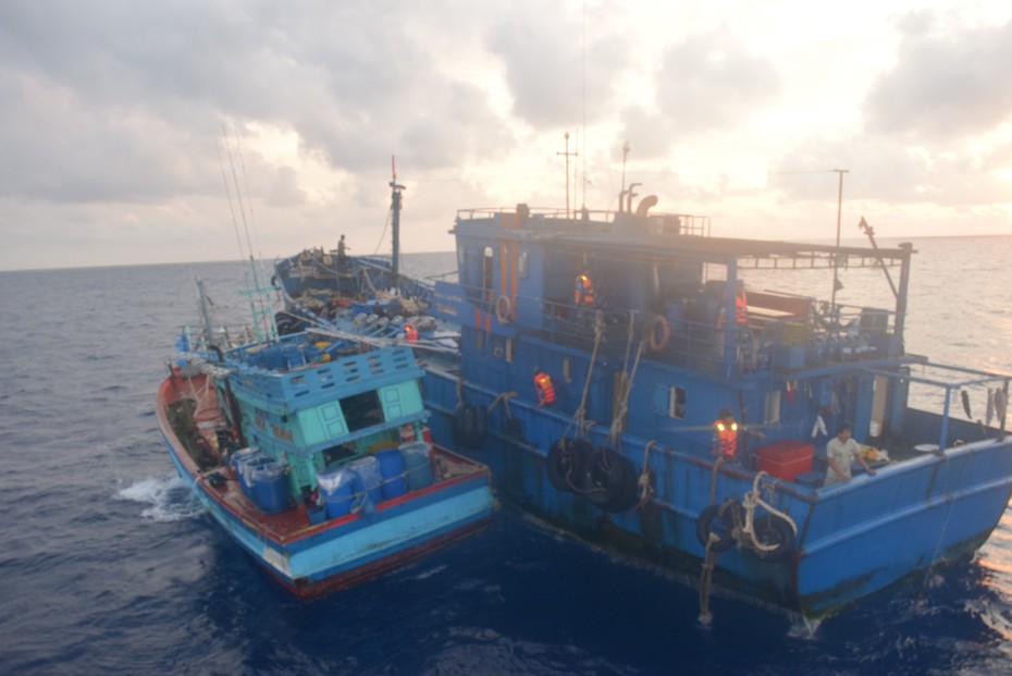 Phát hiện tàu Thái Lan chở hơn 300.000 lít dầu không rõ nguồn gốc