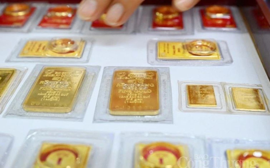 Giá vàng 10/10: Vàng miếng SJC và vàng nhẫn cùng lao dốc