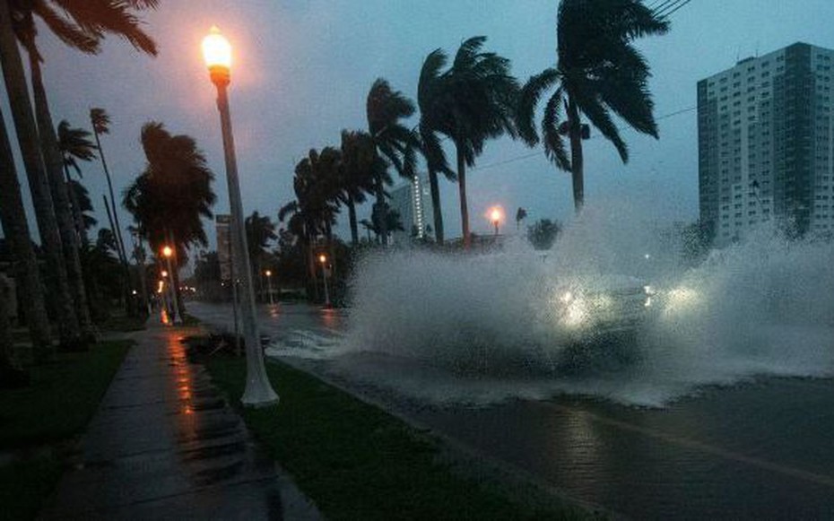 Siêu bão quái vật Milton đổ bộ Florida với sức gió gần 200km/h, mưa lớn "ngàn năm có 1"