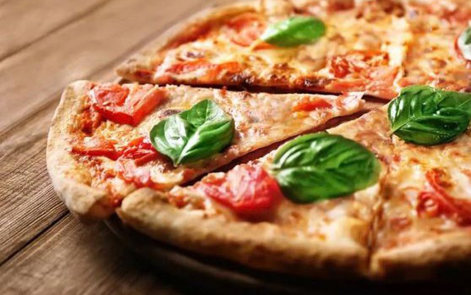 Mở hộp pizza, cảnh sát phát hiện thứ "không tưởng" bên trong