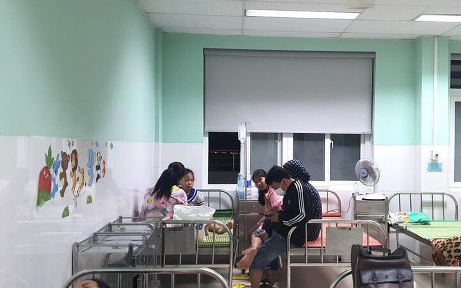 Sau ăn sữa chua, 15 em học sinh phải nhập viện