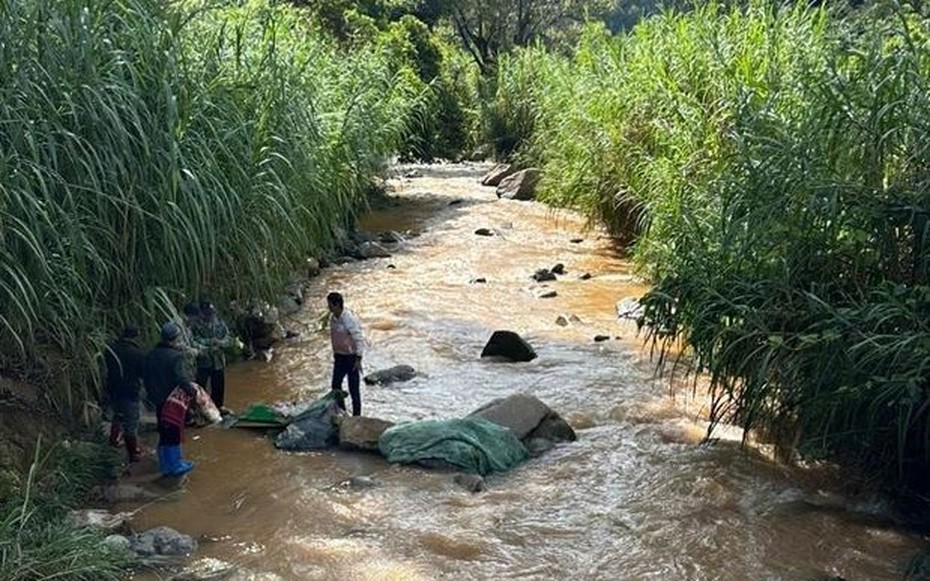 Tìm thấy thi thể tài xế bị nước cuốn trôi khi lái xe qua đập tràn ở Đà Lạt