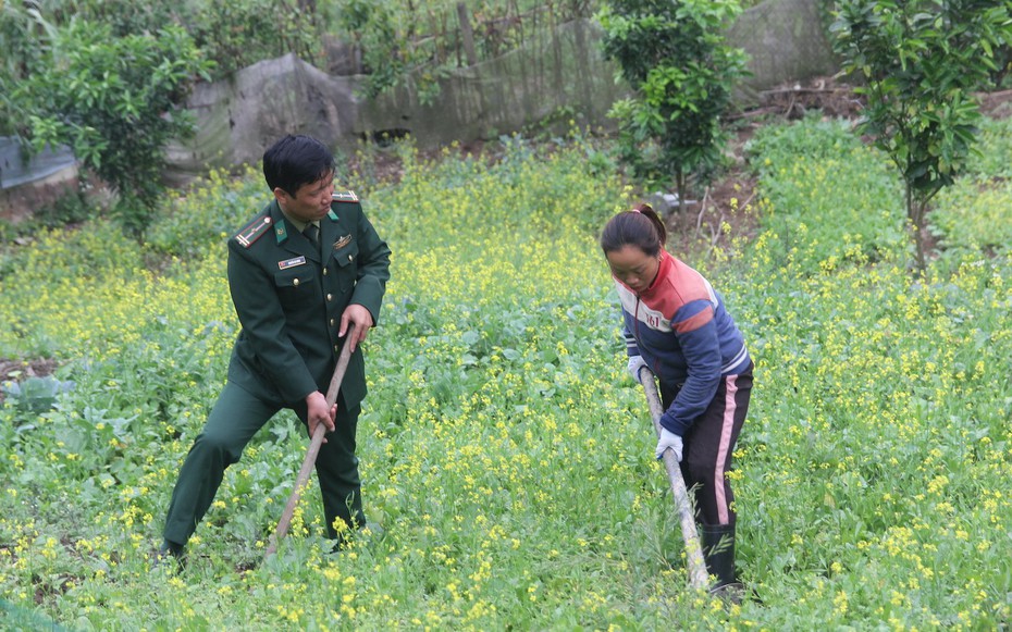 Phó Bí thư Đảng ủy mang quân hàm xanh- Bài 1: Xóa đói, giảm nghèo vùng phên dậu Tổ quốc