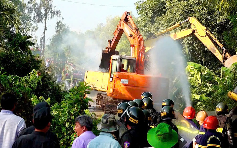 An Giang: Bắt nhóm đối tượng dùng bom xăng chống lại lực lượng công an