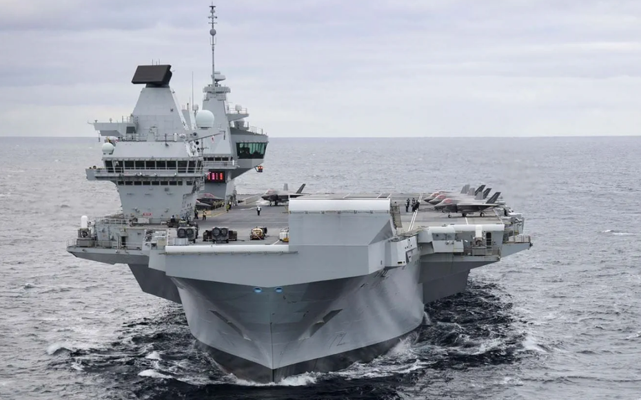 Siêu chiến hạm HMS Queen Elizabeth ghé cảng Hamburg