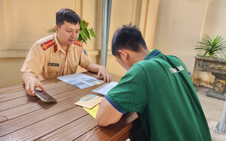 Bà Rịa - Vũng Tàu: Lập biên bản tài xế xe tải đi lấn làn gây nguy hiểm