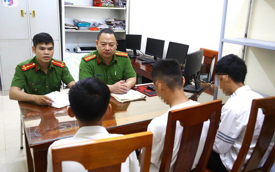 Ngăn chặn ném đá lên tàu hỏa để đảm bảo an toàn giao thông đường sắt