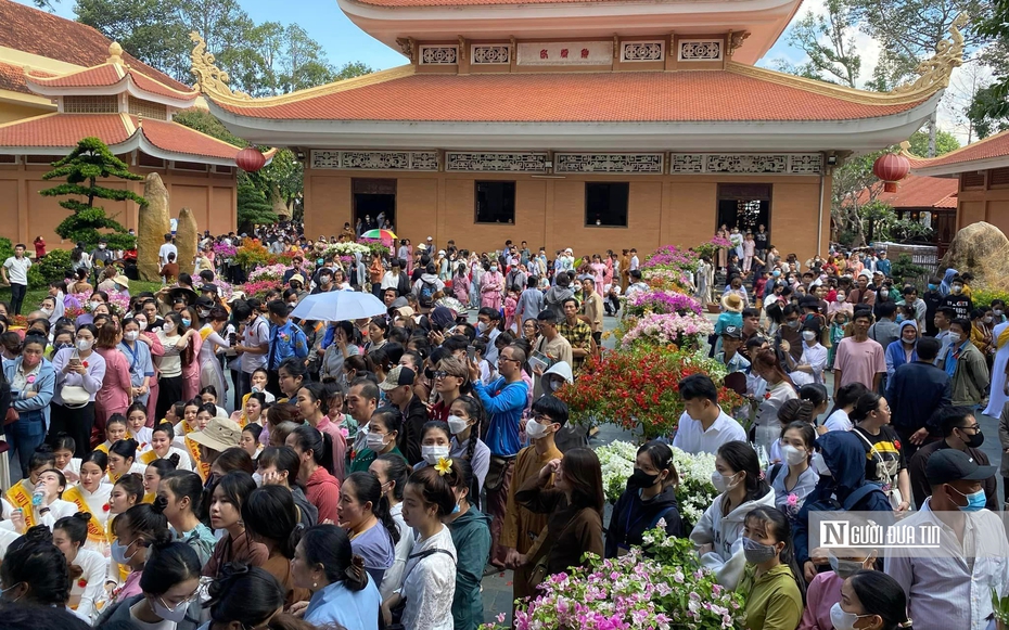 Tp.HCM: Hàng chục nghìn người tham dự Lễ Vu Lan tại chùa Hoằng Pháp