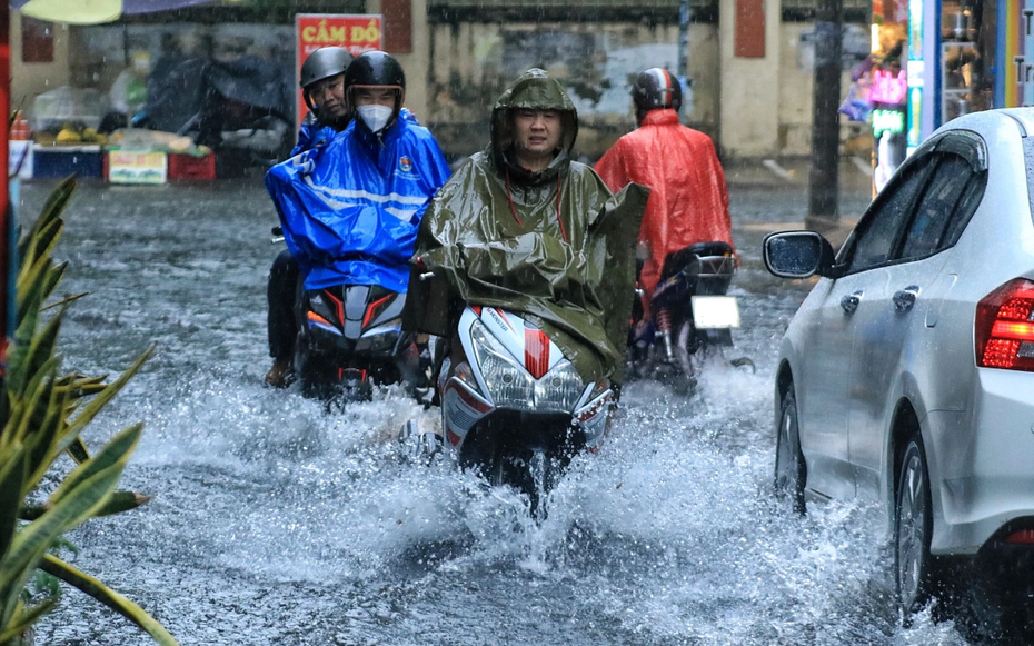 Miền Bắc oi nóng trước khi đón mưa lớn kéo dài, cảnh báo thời tiết "dị thường" nguy hiểm