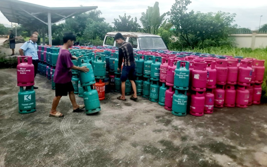 Hà Nội: Bắt quả tang cơ sở san, chiết, nạp LPG trái phép