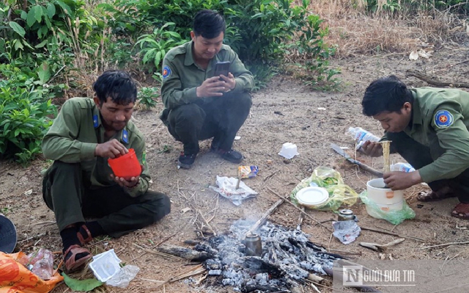 Nhọc nhằn nghề gác rừng - Bài 1: Ăn ngủ nơi “thâm sơn cùng cốc”