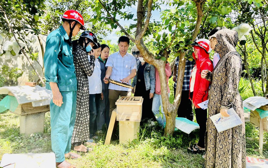 Mở lớp dạy nghề "đặc biệt" chàng trai giúp người dân miền núi thoát nghèo